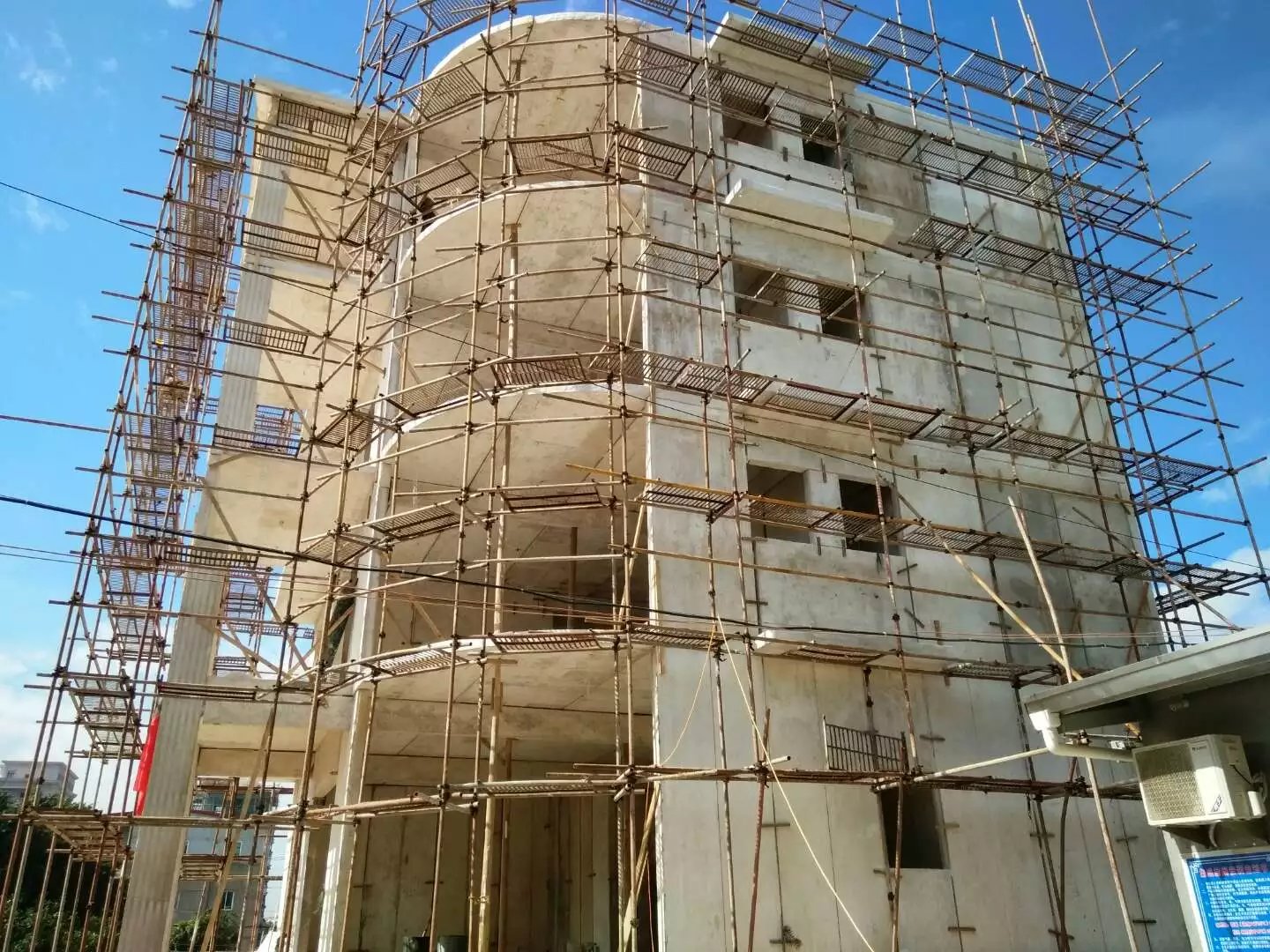 安国星河绿色环保装配式建材在福建修建的五层别墅建筑